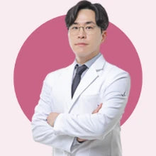 Dr. Yongsuk Lee, Facharzt für Dermatologie
